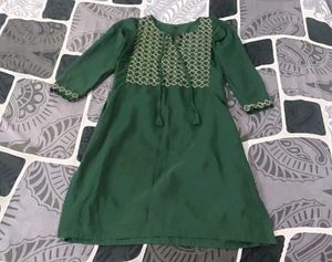 elegant green short kurty