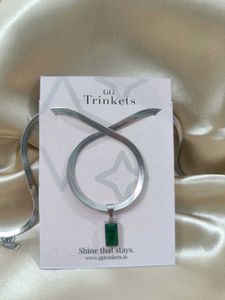 💚 Elegant Emerald Green Pendant Necklace ✨