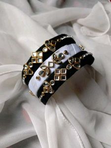 Elegant Black & White Beaded Bracelet