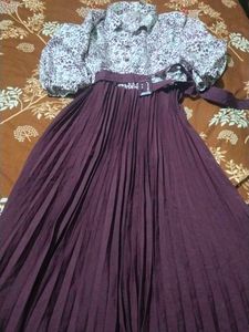 Elegant Pleated Skirt with Printed Top Set
