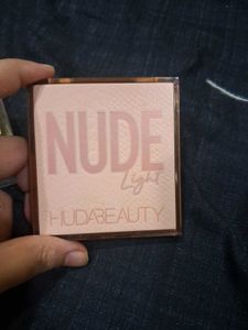Huda Beauty Nude Light Highlighter