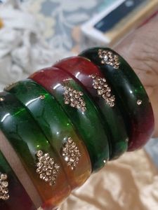 Set of 6 Festive glass Bangles