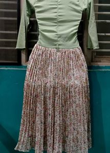 Elegant Floral Pleated Maxi Dress