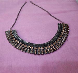 "Black golden Choker Neckpiece"🤗