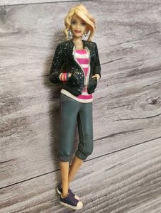 2000s y2k barbie mini figurine