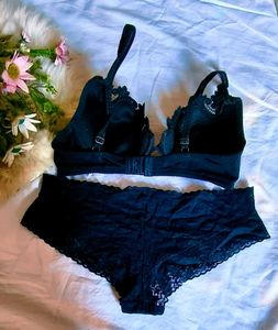 Elegant Black Lace Trim Bra with brief 👍