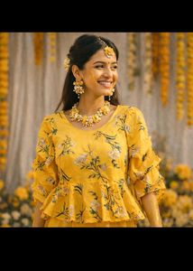 👗Vibrant Floral Yellow Ruffled Sleeve Top