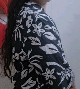 Chic Floral Print Button-Up Shirt
