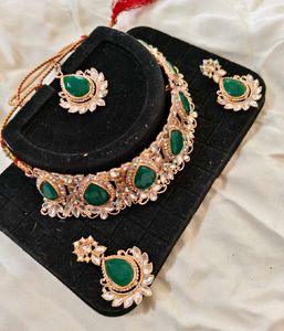 Exquisite Emerald &amp; Pearl Necklace Set