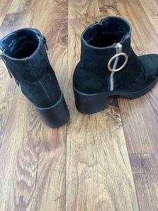 Boots 37