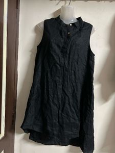 Sleeveless Black Collared Top