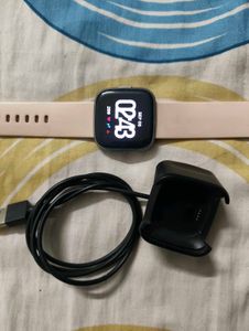 Fitbit Versa 2 AMOLED Smartwatch with charger