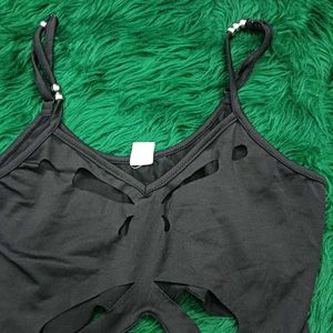 Black Cutout🫴🏻 🎁Bow Detail Crop Top