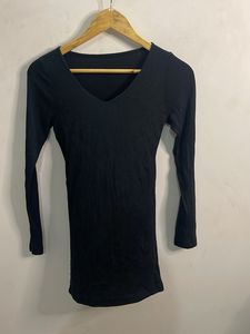Classic Black V-Neck Long Sleeve Top