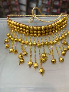 Exquisite Gold Necklace with Intricate Beads