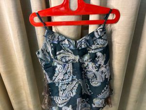sleeveless  top