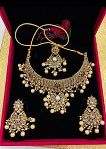 Antique Gold Kundan Necklace Set
