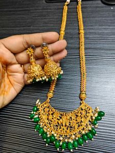 Exquisite Gold Necklace with Green Beads