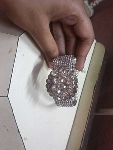 Exquisite Pearl and Crystal Bracelet