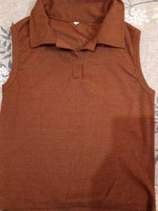 Sleeveless Collared Crop Top