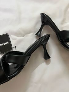 Stylish Black Open kitten Toe Heels