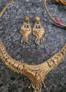 Elegant Gold Necklace and Earring Set
