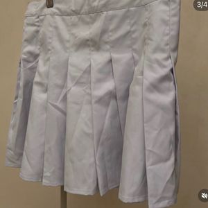 White pleated mini Skirt with a zip on the side.