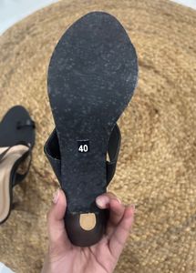 New Chic Black Toe-Ring Mules