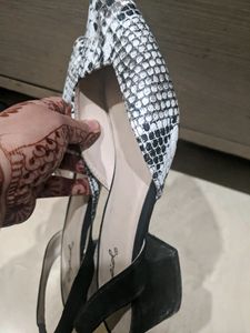 Very Good Condition Sandals