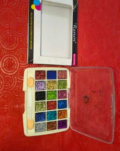 18 shades Glitter eyeshadow Palette makeup