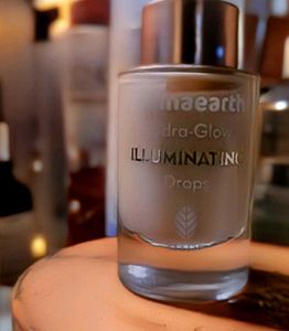 Mamaearth Hydra-Glow Illuminating Drops