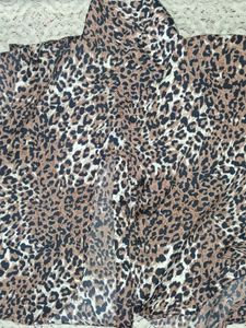 Chic Leopard Print Top