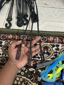 pot  of 8 Black Plastic Hangers