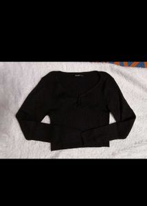 Stylish Knitted Top with Floral Embellishments