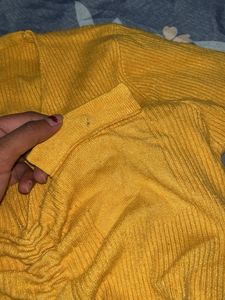 Chic Yellow Ruched V-Neck Long Sleeve Top