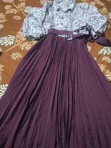 Elegant Pleated Skirt with Printed Top Set