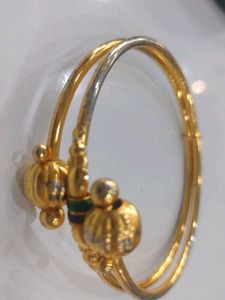 Elegant Gold Bangle Bracelet