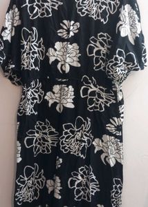 Stylish black &amp; white Floral Print Midi Dress
