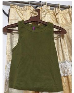 Bundle of 4 Trendy Tops