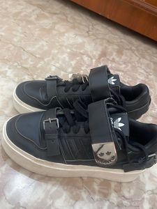 Addidas original sneakers for women