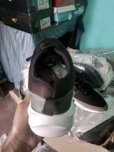 NEW NO USED SNEAKERS SHOES FOR MEN.