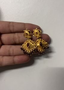 comb of 4 earrings