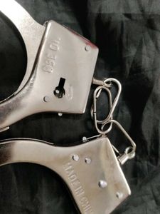 Metal Handcuffs 👮🚔🚨 For police play game