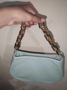 Chic Shoulder Bag with Gold Chain