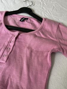 Pretty in Pink 💕 Ribbed Long-Sleeve Crop Top
