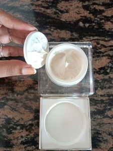 Glow Iridescent Brightening Moisturising Cream
