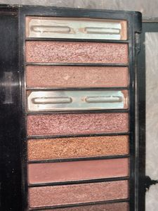 Makeup Revolution london Eyeshadow palatte