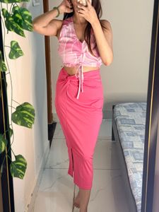 Pink bodycon skirt with slit