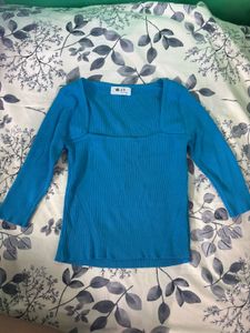 Very pretty blue ribbed top 💙