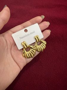 Gold Tone Shell Design Earrings